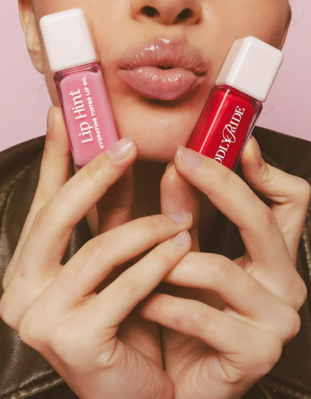 Lip Hint Hydrating Tinted Lip Oil - Hot Pink